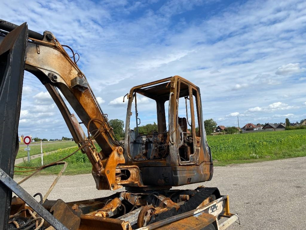 Takeuchi TB 250 + Brise roche et Godets endommagée - Mini pelle: photos 5 Takeuchi TB 250 + Brise roche et Godets endommagée - Mini pelle: photos 5