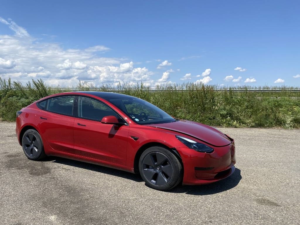 Tesla MODEL 3 5YJ3 - Rwd Carte Grise Française endommagé - Voiture: photos 3 Tesla MODEL 3 5YJ3 - Rwd Carte Grise Française endommagé - Voiture: photos 3