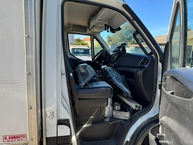 Iveco 70C180 CAISSE HAYON - Fourgon grand volume: photos 4 Iveco 70C180 CAISSE HAYON - Fourgon grand volume: photos 4
