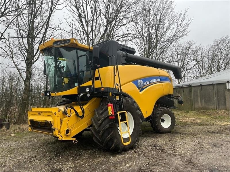 New Holland CX 6090 - Moissonneuse-batteuse: photos 2 New Holland CX 6090 - Moissonneuse-batteuse: photos 2