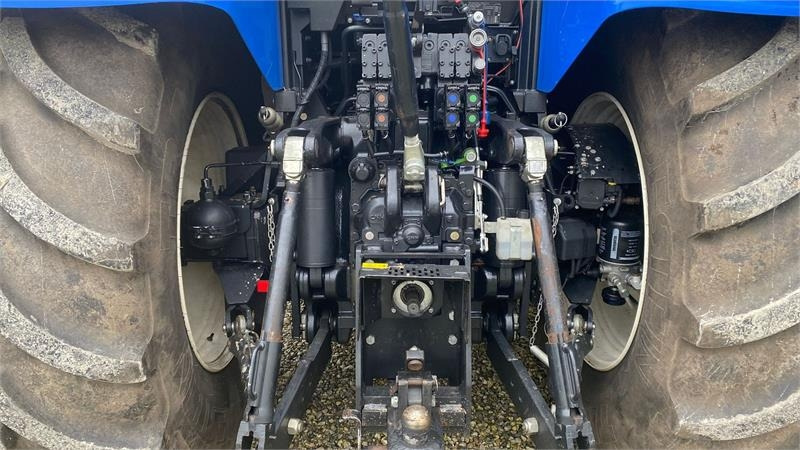 New Holland T7.270 AutoCommand T7.270 - Tracteur agricole: photos 5 New Holland T7.270 AutoCommand T7.270 - Tracteur agricole: photos 5