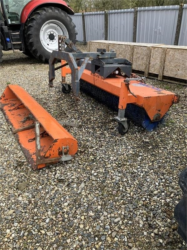 Tuchel Kost med opsamler - Brosse pour Machine agricole: photos 3 Tuchel Kost med opsamler - Brosse pour Machine agricole: photos 3