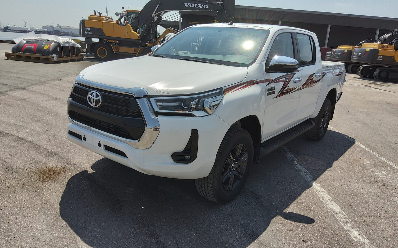 Voiture neuf Toyota Hilux / Revo Pick-up double cabin luxe 2.4L Turbo Diesel Automatic