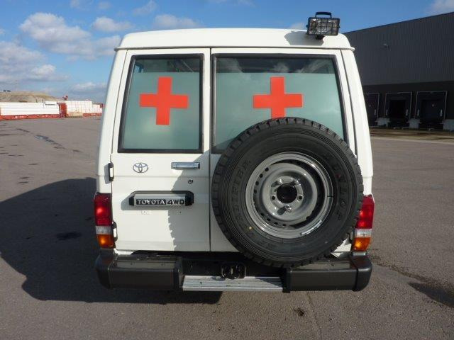 Toyota Land Cruiser 78 Metal top hzj 78 ambulance 4.2L Diesel Manual - Voiture: photos 3 Toyota Land Cruiser 78 Metal top hzj 78 ambulance 4.2L Diesel Manual - Voiture: photos 3