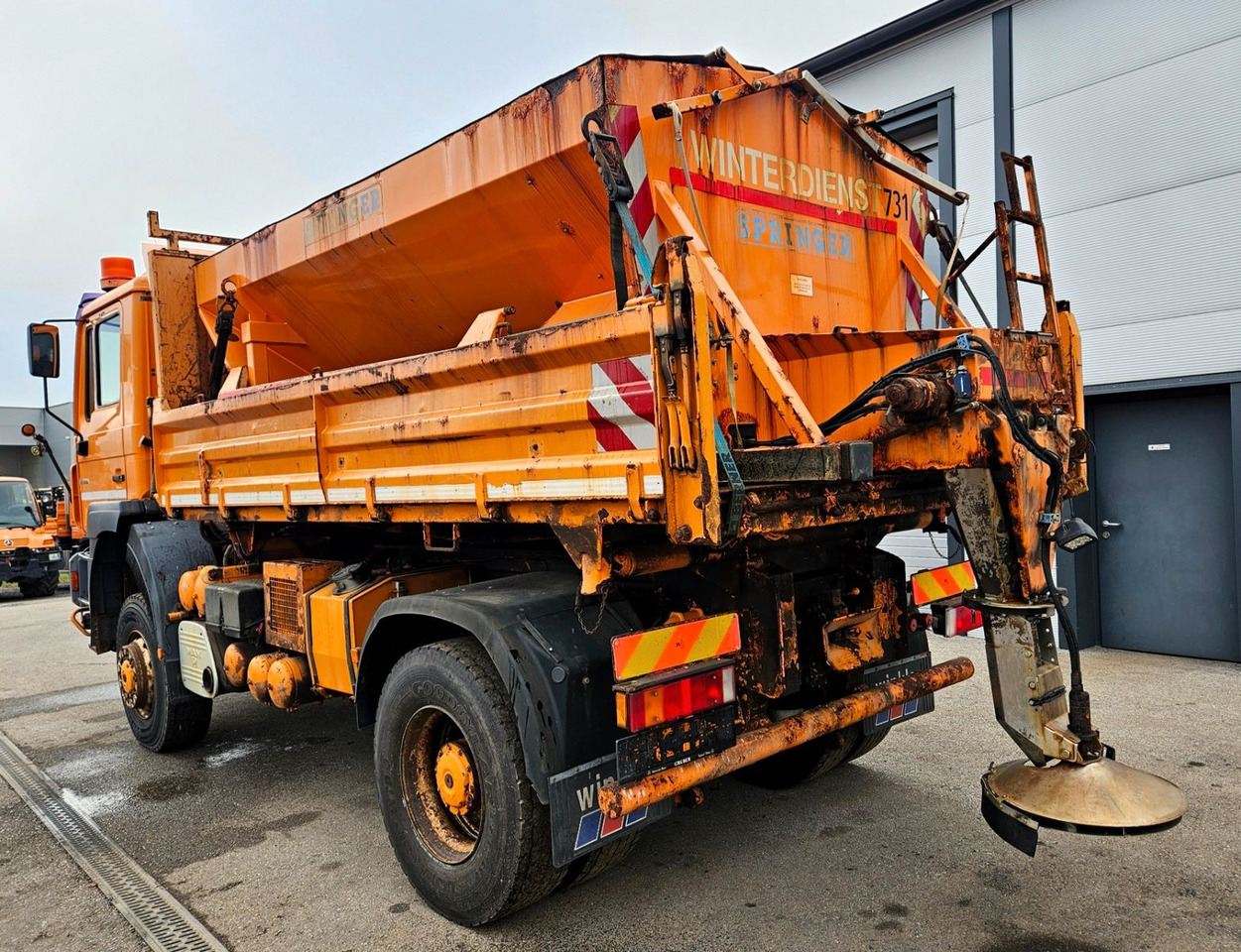 MAN FE 19.310 4x4 BL Winterdienst Band Streuer - Camion benne: photos 3 MAN FE 19.310 4x4 BL Winterdienst Band Streuer - Camion benne: photos 3