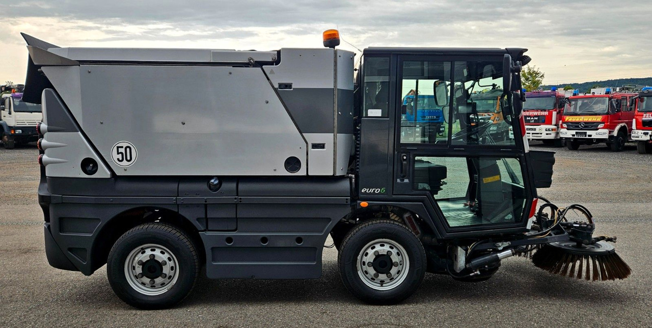 Schmidt Swingo Compact 200 Euro6 - Balayeuse de voirie: photos 5 Schmidt Swingo Compact 200 Euro6 - Balayeuse de voirie: photos 5