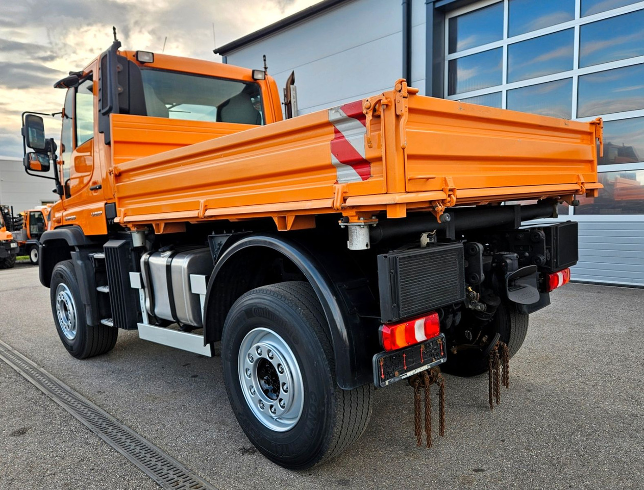 Unimog U527 UGE Euro6 VarioPilot Hydrostat - Camion benne: photos 3 Unimog U527 UGE Euro6 VarioPilot Hydrostat - Camion benne: photos 3