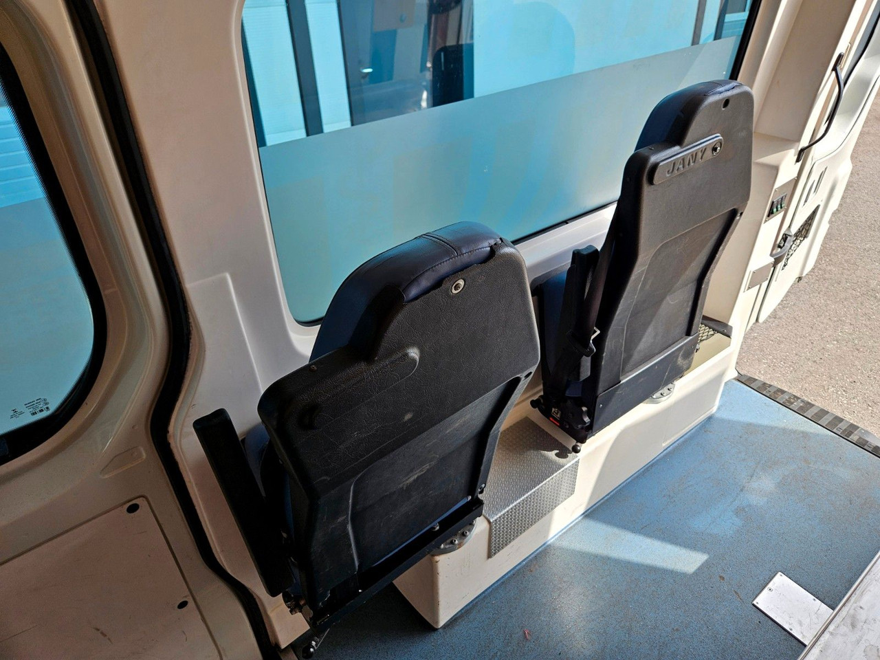 Ambulance Volkswagen CRAFTER TDI Ambulance RTW L2H2 DLOUHY: photos 21 Ambulance Volkswagen CRAFTER TDI Ambulance RTW L2H2 DLOUHY: photos 21