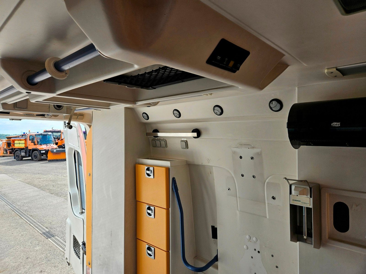 Ambulance Volkswagen CRAFTER TDI Ambulance RTW L2H2 DLOUHY: photos 19 Ambulance Volkswagen CRAFTER TDI Ambulance RTW L2H2 DLOUHY: photos 19