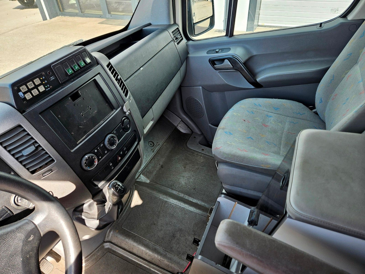 Ambulance Volkswagen CRAFTER TDI Ambulance RTW L2H2 DLOUHY: photos 11 Ambulance Volkswagen CRAFTER TDI Ambulance RTW L2H2 DLOUHY: photos 11