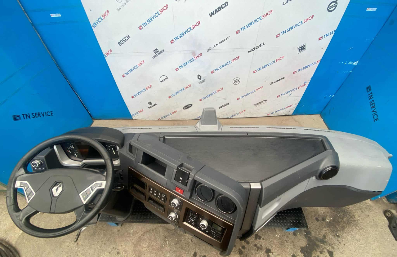 Cruscotto Renault T520 - Cabine et intérieur: photos 2 Cruscotto Renault T520 - Cabine et intérieur: photos 2