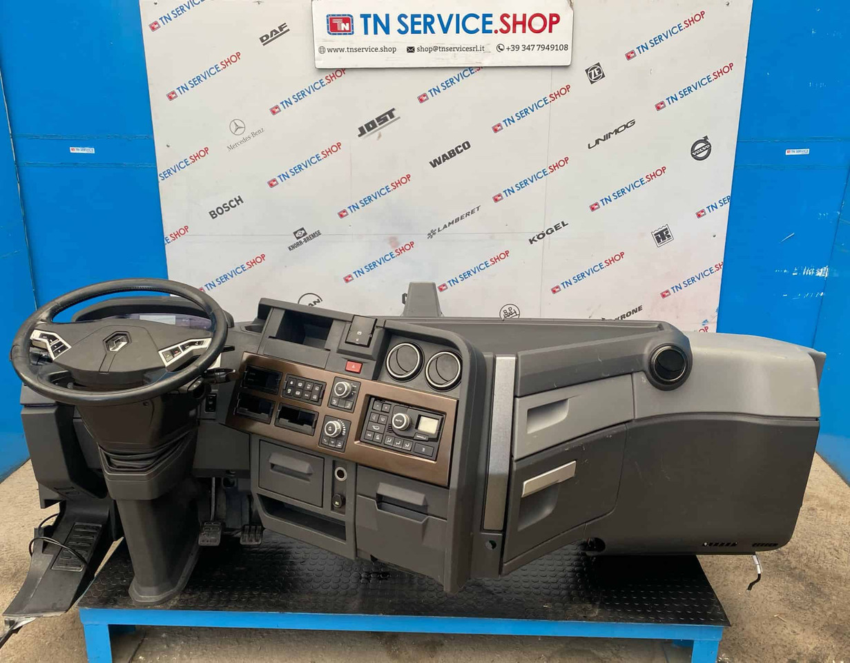 Cruscotto Renault T520 - Cabine et intérieur: photos 3 Cruscotto Renault T520 - Cabine et intérieur: photos 3