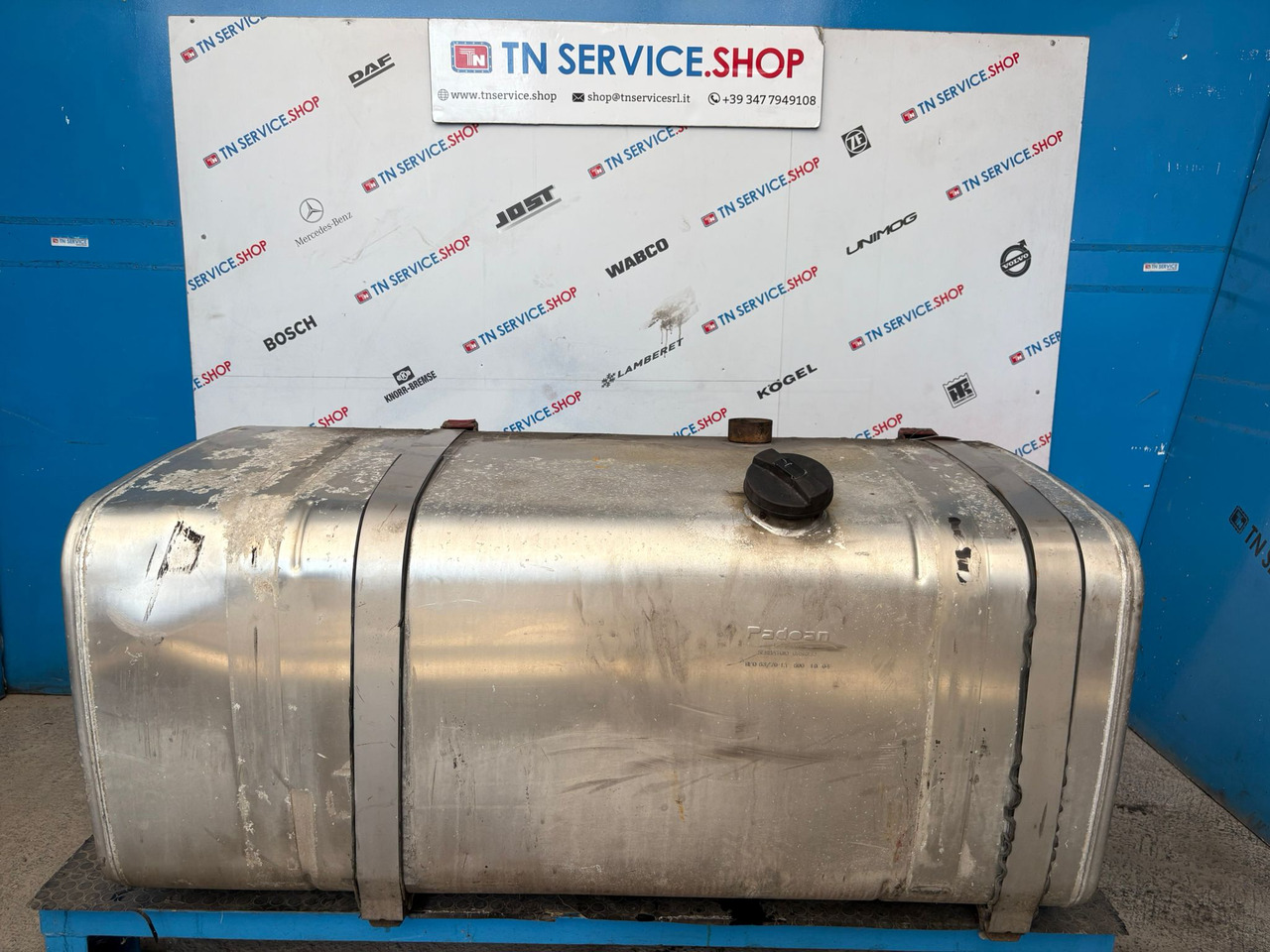 Serbatoio gasolio Iveco - Réservoir de carburant pour Véhicule utilitaire: photos 1 Serbatoio gasolio Iveco - Réservoir de carburant pour Véhicule utilitaire: photos 1