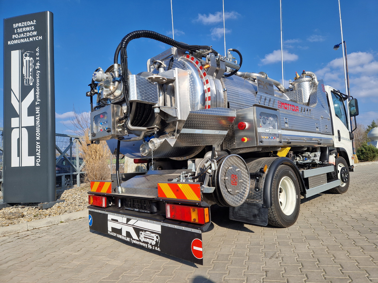 ISUZU - Camion hydrocureur: photos 2 ISUZU - Camion hydrocureur: photos 2