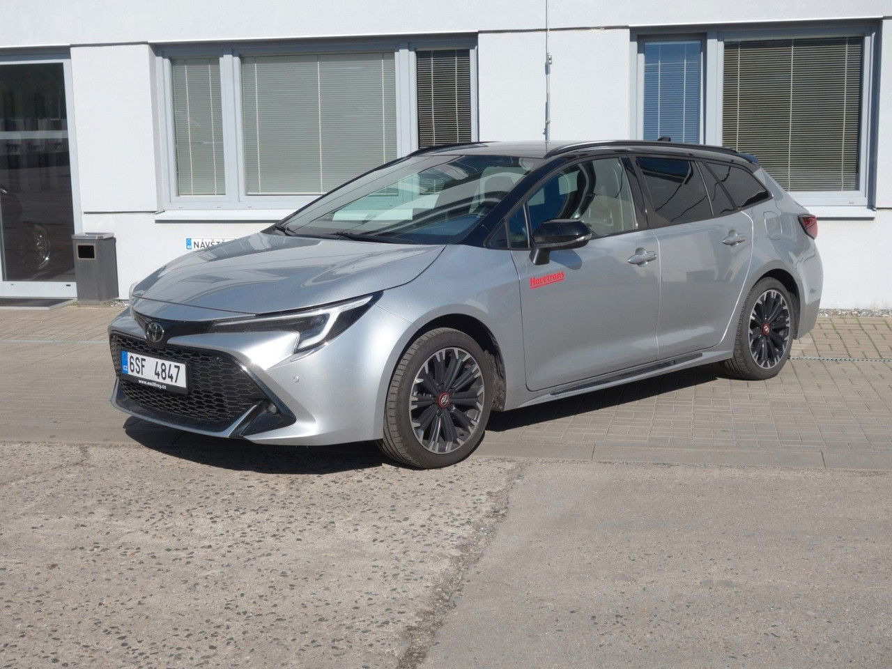 Toyota Corolla Touring 2,0 Hybrid GR Sport - Voiture break: photos 1 Toyota Corolla Touring 2,0 Hybrid GR Sport - Voiture break: photos 1