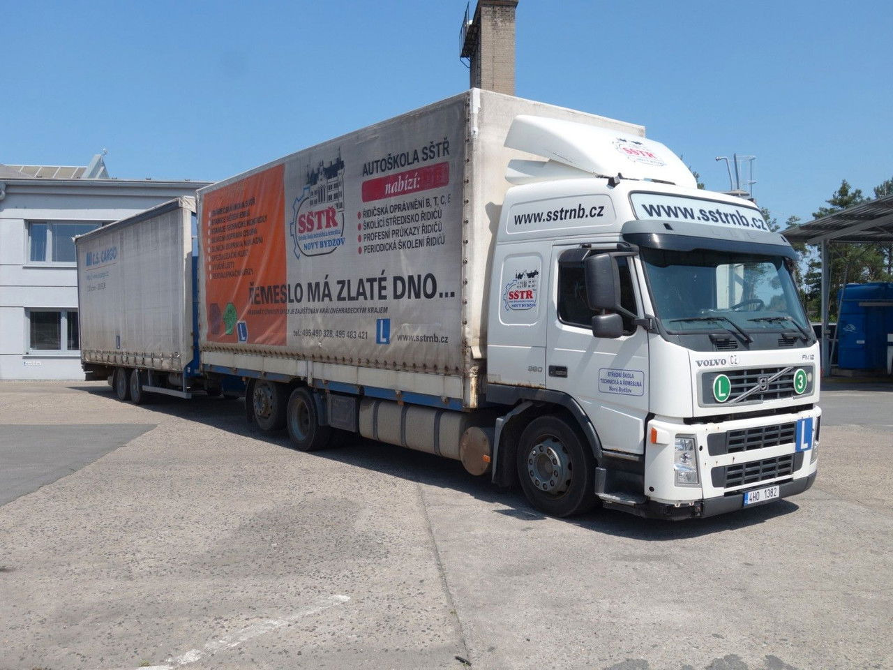 Volvo FM 380 6x2 + Panav Anhänger - Camion à rideaux coulissants: photos 3 Volvo FM 380 6x2 + Panav Anhänger - Camion à rideaux coulissants: photos 3