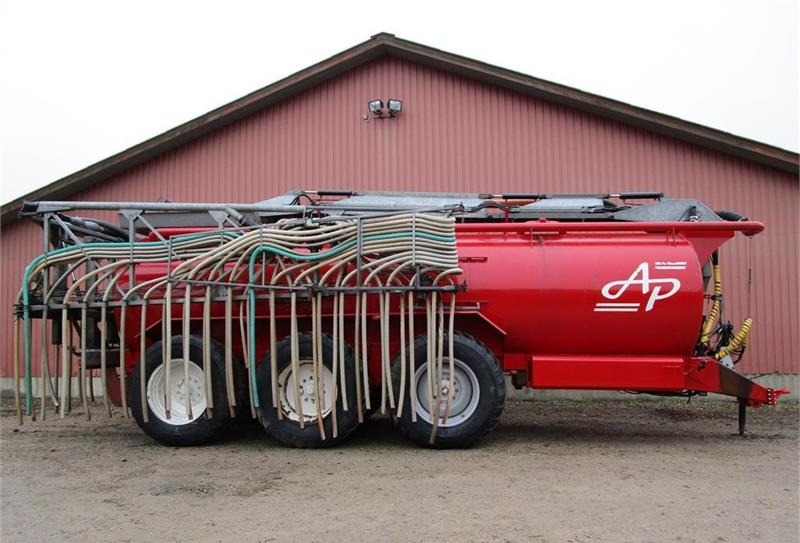 Tonne à lisier AP GV 25 med 24 m bom årg. 2005