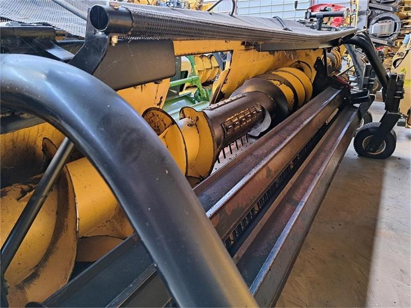 New Holland 283 Header - Matériel de fenaison: photos 2 New Holland 283 Header - Matériel de fenaison: photos 2