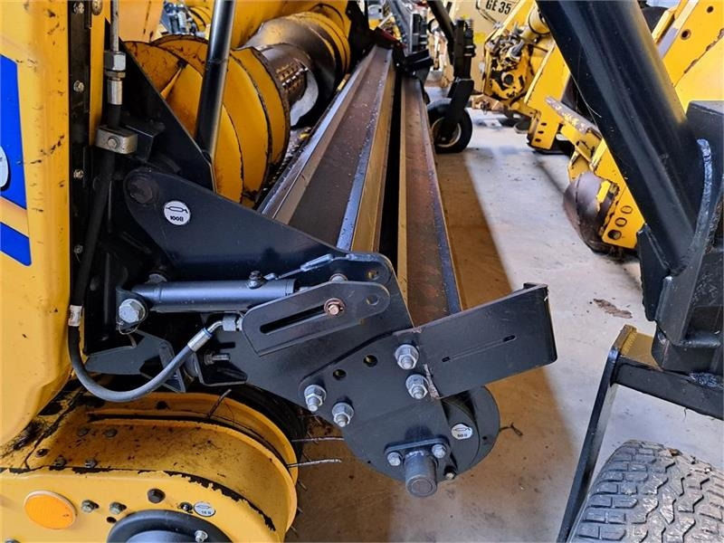 New Holland 283 Header - Matériel de fenaison: photos 4 New Holland 283 Header - Matériel de fenaison: photos 4