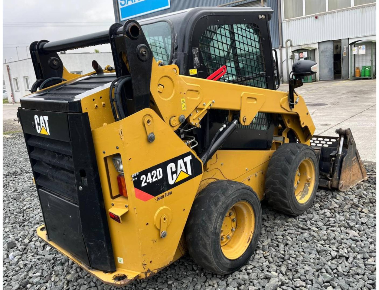 CAT 242D - Mini chargeuse: photos 3 CAT 242D - Mini chargeuse: photos 3