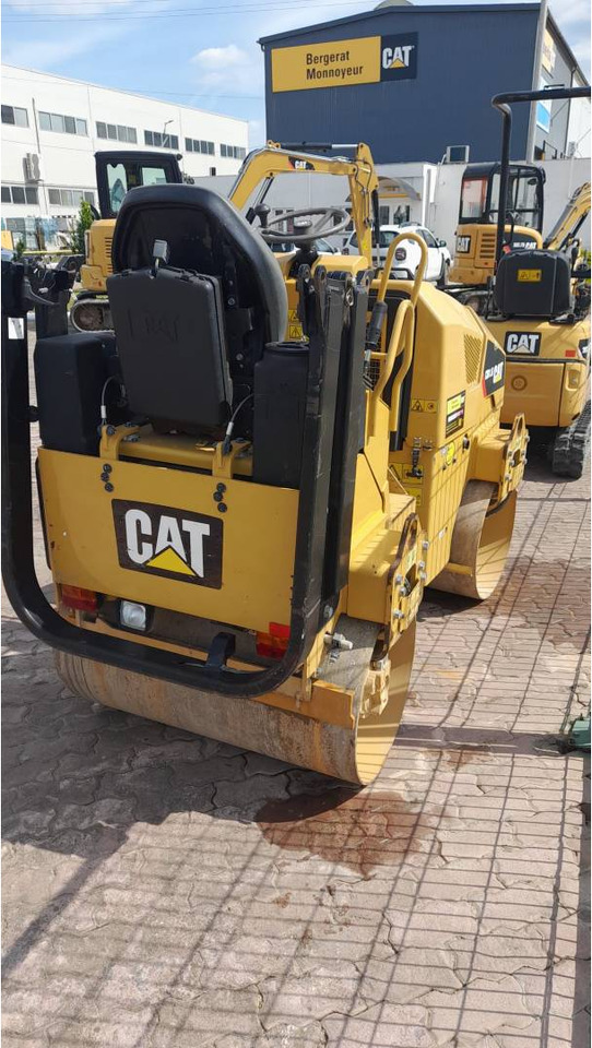 CAT CB 1.8 - Compacteur: photos 3 CAT CB 1.8 - Compacteur: photos 3