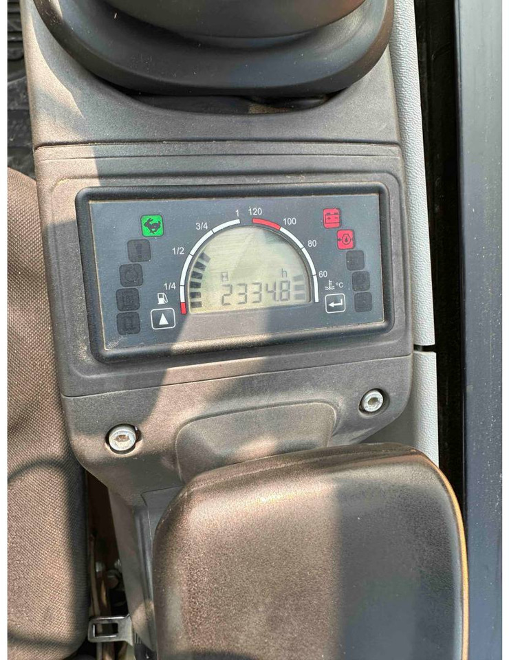 CAT 302.7DCR - Pelle sur chenille: photos 5 CAT 302.7DCR - Pelle sur chenille: photos 5