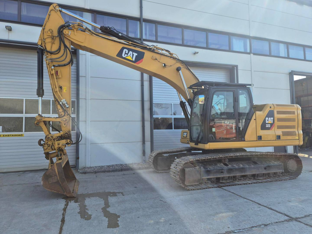 CAT 323 - Pelle sur chenille: photos 1 CAT 323 - Pelle sur chenille: photos 1