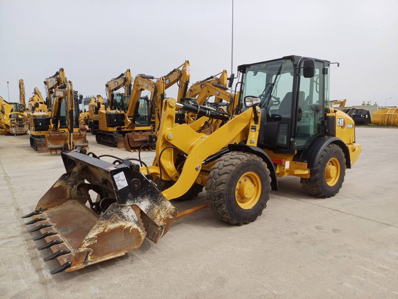 CAT 906M - Chargeuse sur pneus: photos 1 CAT 906M - Chargeuse sur pneus: photos 1