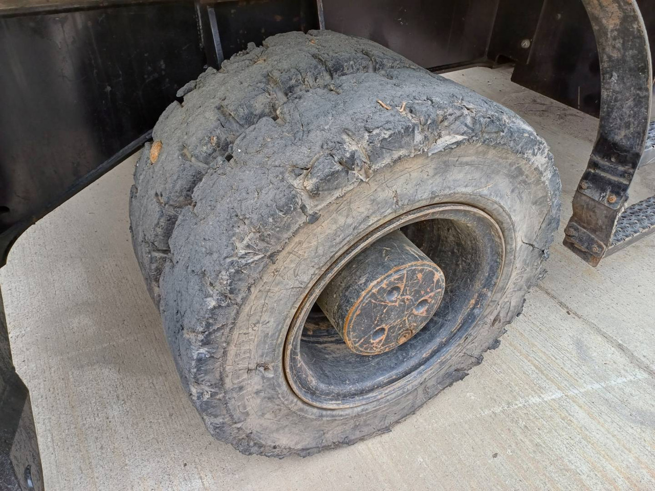 Pelle de manutention CAT MH3024: photos 15