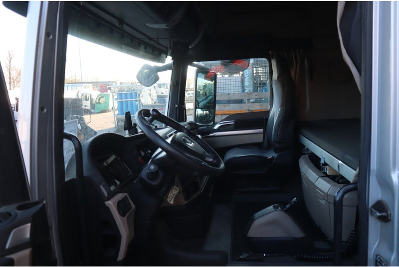 MAN F99L47 TGX XLX 81.60000-7919 - Cabine et intérieur pour Camion: photos 5 MAN F99L47 TGX XLX 81.60000-7919 - Cabine et intérieur pour Camion: photos 5