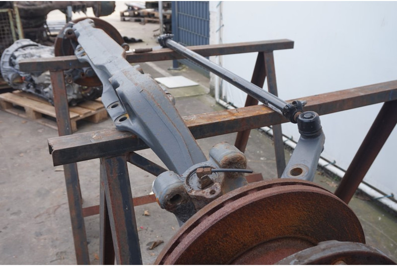 Mercedes-Benz F-8A/C22.5 - Essieu avant pour Camion: photos 3 Mercedes-Benz F-8A/C22.5 - Essieu avant pour Camion: photos 3