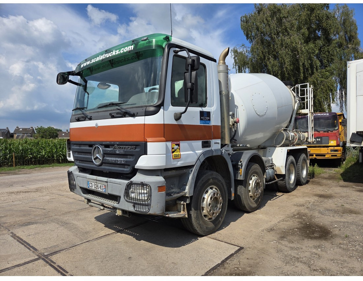 Mercedes 3241 concrete mixer truck 8x4 9m3 - Camion malaxeur: photos 1 Mercedes 3241 concrete mixer truck 8x4 9m3 - Camion malaxeur: photos 1