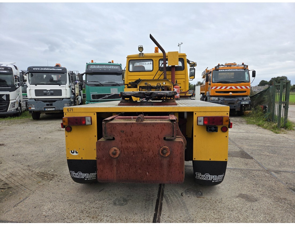 RENAULT M170 4x4 TRACTOR UNIT FULL SPRING SUSPENSION VERY LOW MILEAGE - Tracteur routier: photos 5 RENAULT M170 4x4 TRACTOR UNIT FULL SPRING SUSPENSION VERY LOW MILEAGE - Tracteur routier: photos 5