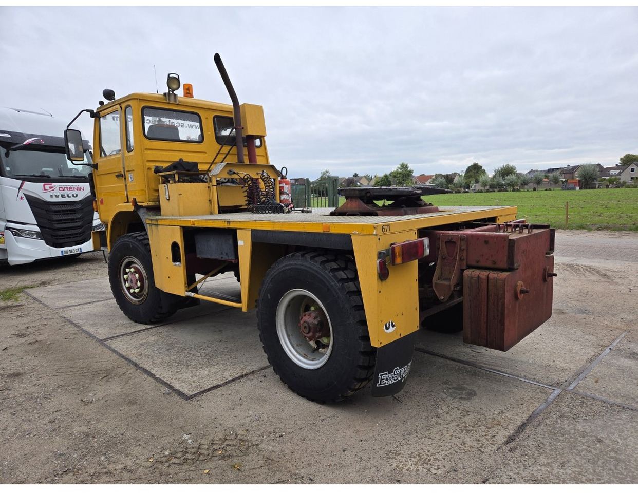 RENAULT M170 4x4 TRACTOR UNIT FULL SPRING SUSPENSION VERY LOW MILEAGE - Tracteur routier: photos 4 RENAULT M170 4x4 TRACTOR UNIT FULL SPRING SUSPENSION VERY LOW MILEAGE - Tracteur routier: photos 4