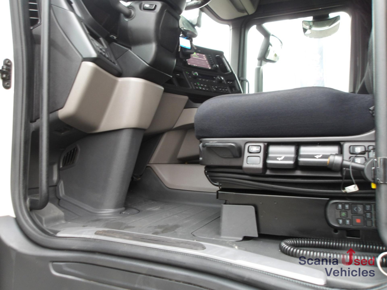 Tracteur routier SCANIA R 460 NA - HYDRAULIK - HIGHLINE - 2x TANKs - ACC -: photos 13 Tracteur routier SCANIA R 460 NA - HYDRAULIK - HIGHLINE - 2x TANKs - ACC -: photos 13