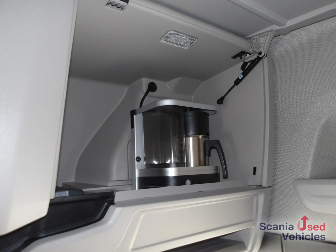 SCANIA S 590 NB - V8 - FULL AIR - LEDER - ALCOA - uvm - Tracteur routier: photos 4 SCANIA S 590 NB - V8 - FULL AIR - LEDER - ALCOA - uvm - Tracteur routier: photos 4