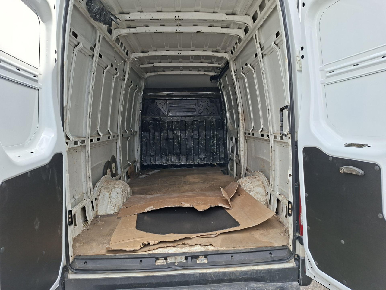 IVECO Daily 35S13V - Transport de personnes: photos 5 IVECO Daily 35S13V - Transport de personnes: photos 5