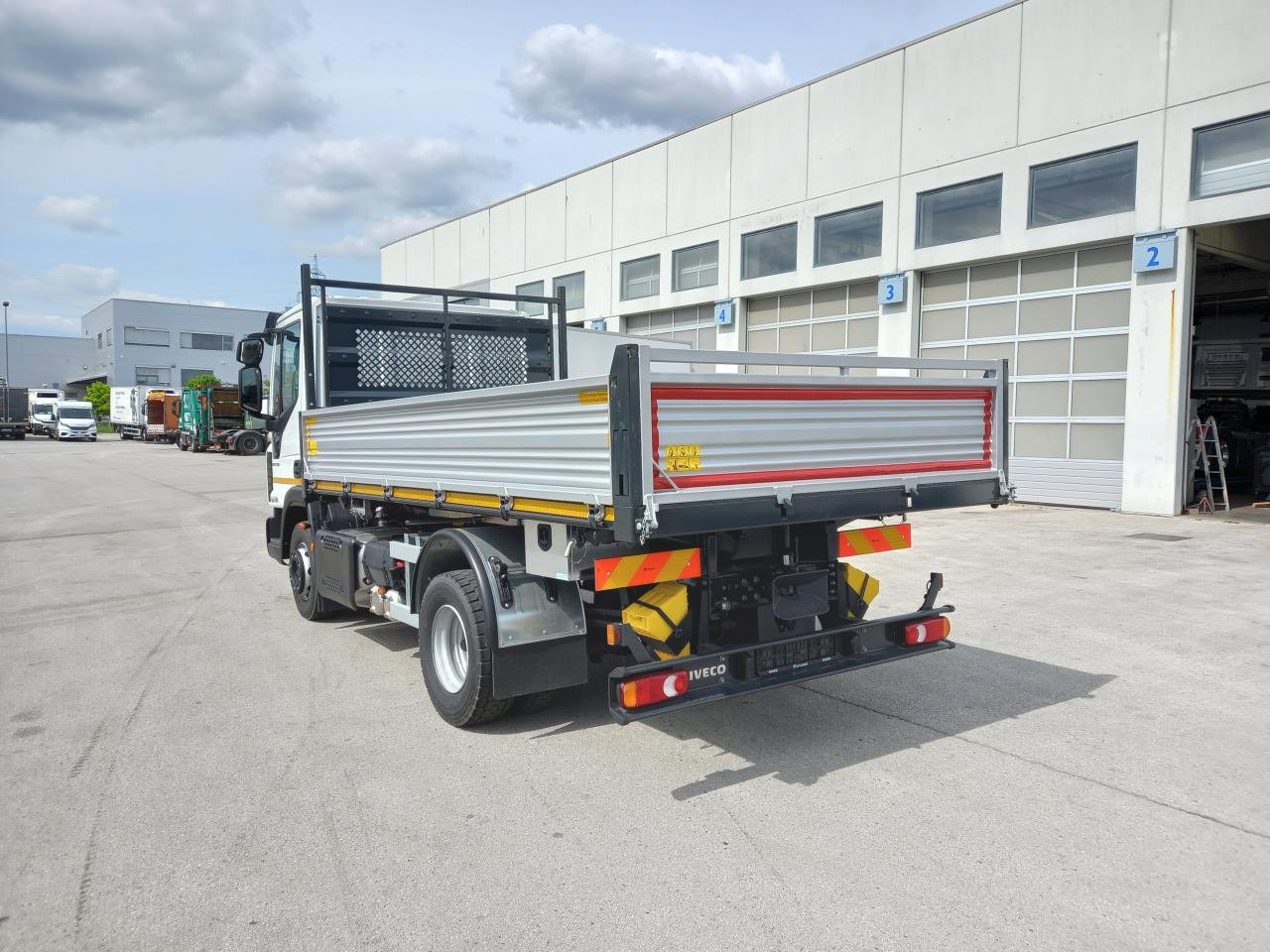 IVECO Eurocargo ML120EL25 - Camion benne: photos 3 IVECO Eurocargo ML120EL25 - Camion benne: photos 3