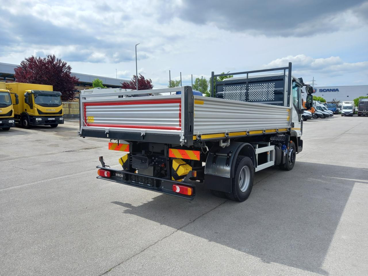 IVECO Eurocargo ML120EL25 - Camion benne: photos 4 IVECO Eurocargo ML120EL25 - Camion benne: photos 4