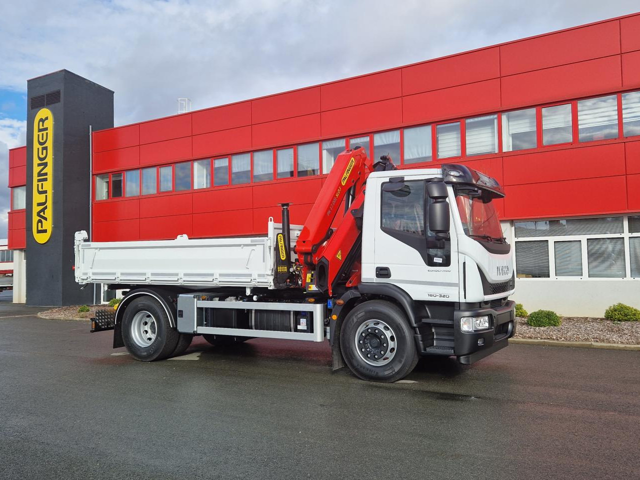 IVECO Eurocargo ML180E32 - Camion benne: photos 2 IVECO Eurocargo ML180E32 - Camion benne: photos 2