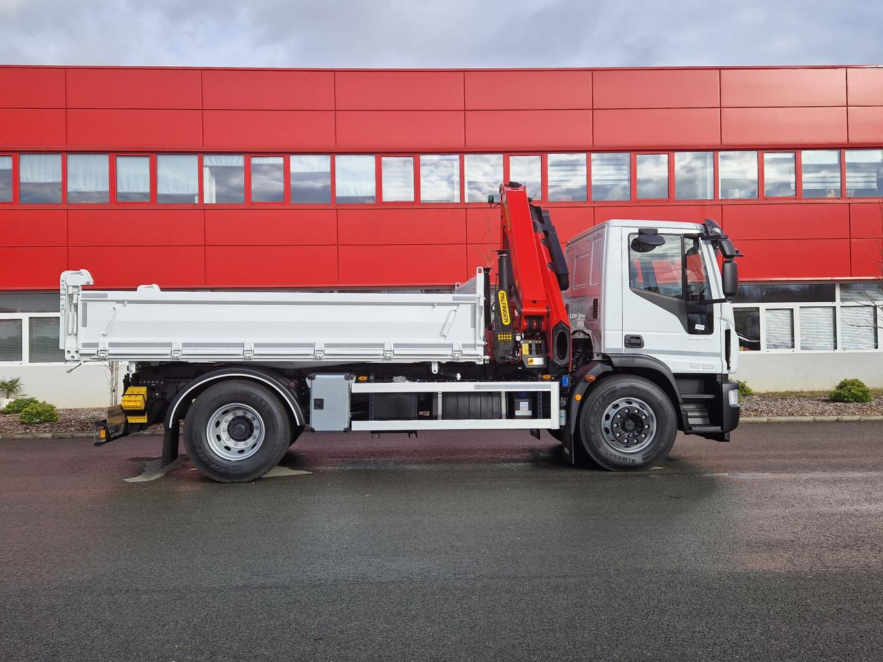 IVECO Eurocargo ML180E32 - Camion benne: photos 3 IVECO Eurocargo ML180E32 - Camion benne: photos 3