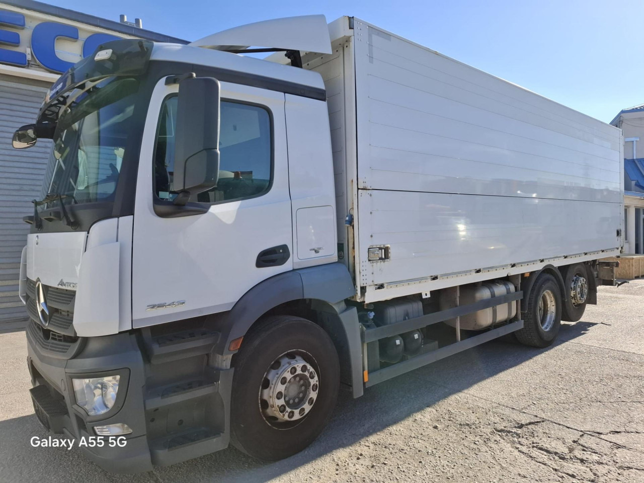 MERCEDES-BENZ Antos 2543L - Camion fourgon: photos 1 MERCEDES-BENZ Antos 2543L - Camion fourgon: photos 1