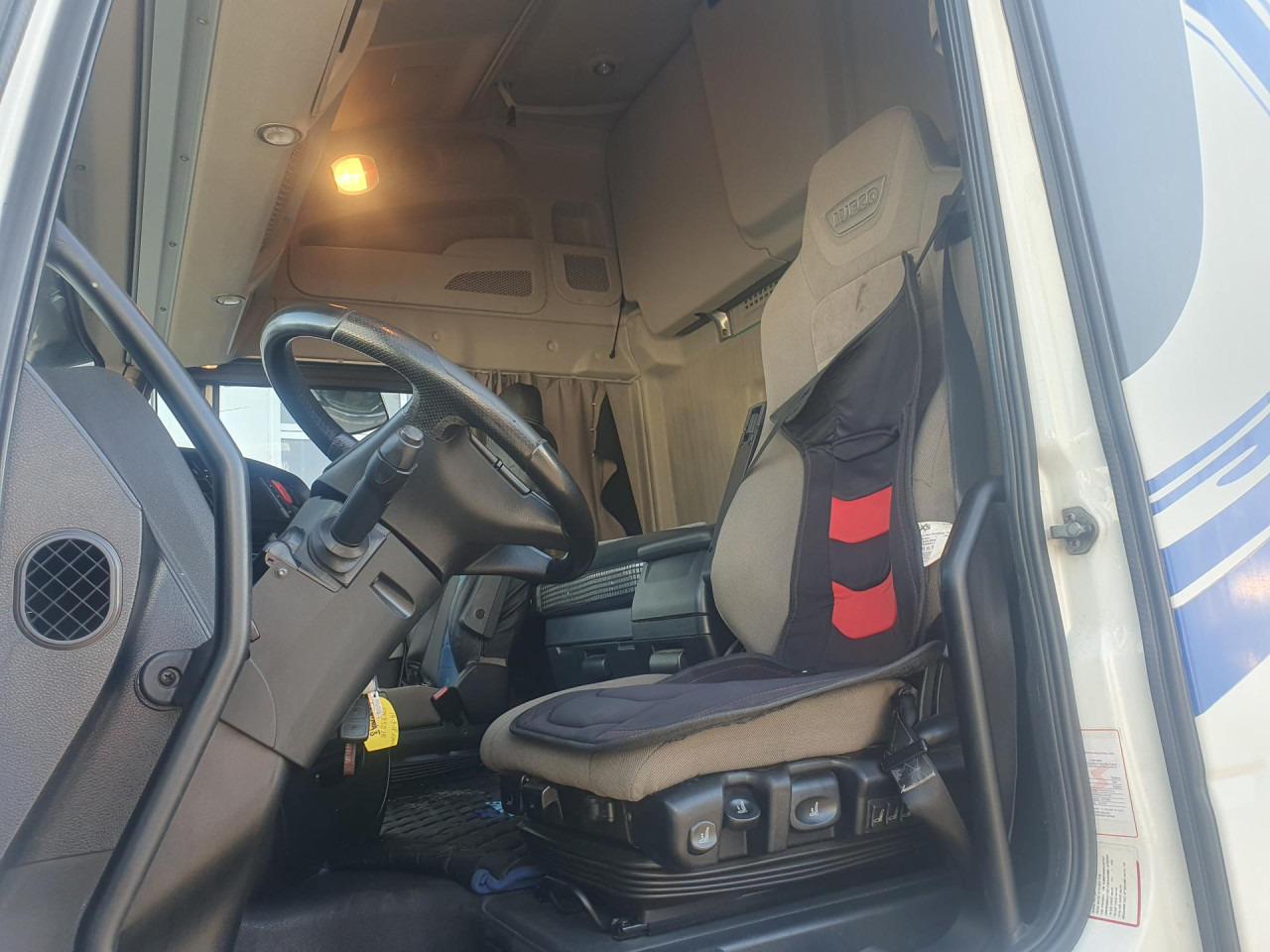 Tracteur routier IVECO Stralis AS440S40T/P: photos 9