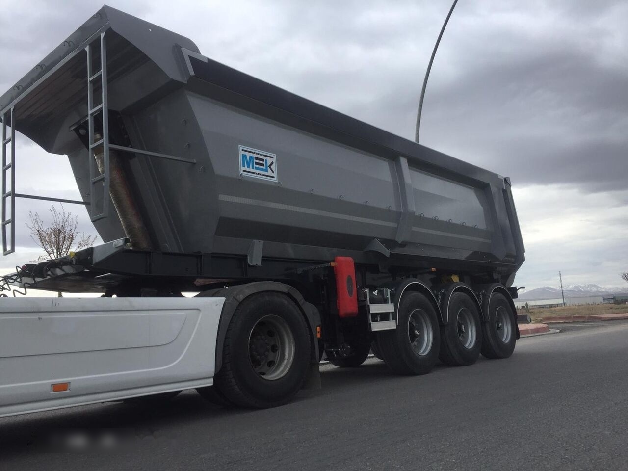 Semi-remorque benne neuf Scorpion Trailer SCORPION TRAILER NEW 3 AXLE TIPPER SEMI TRAILER (MANUFACTURER COMPANY): photos 11 Semi-remorque benne neuf Scorpion Trailer SCORPION TRAILER NEW 3 AXLE TIPPER SEMI TRAILER (MANUFACTURER COMPANY): photos 11