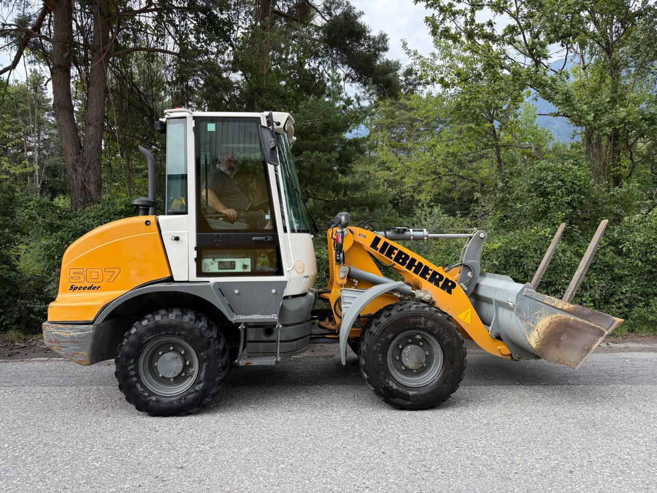 Liebherr L507, Gabel+Schaufel, ONLY 850hours - Chargeuse sur pneus: photos 2 Liebherr L507, Gabel+Schaufel, ONLY 850hours - Chargeuse sur pneus: photos 2