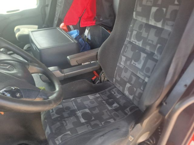 Mercedes-Benz Actros 4448 10x4, E5, EPS, MP-2, Retarder en leasing occasion Mercedes-Benz Actros 4448 10x4, E5, EPS, MP-2, Retarder: photos 7 Mercedes-Benz Actros 4448 10x4, E5, EPS, MP-2, Retarder en leasing occasion Mercedes-Benz Actros 4448 10x4, E5, EPS, MP-2, Retarder: photos 7