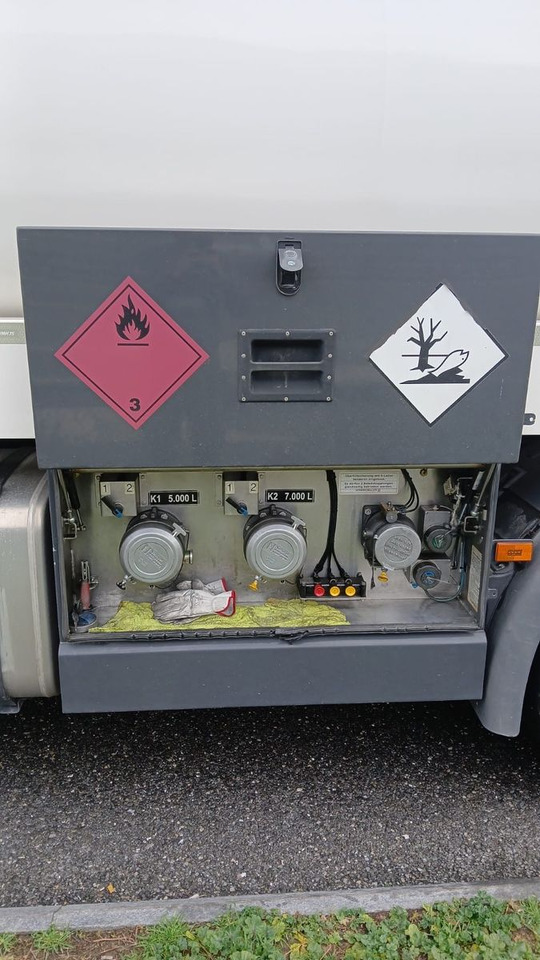 Scania P450 LB 4x2, ADR, Schwarzmueller Anhaenger Fuel - Camion citerne: photos 5 Scania P450 LB 4x2, ADR, Schwarzmueller Anhaenger Fuel - Camion citerne: photos 5