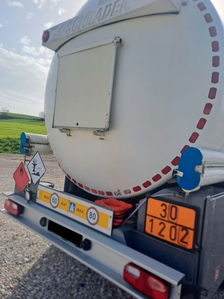 Schrader ADR, Treibstoff Diesel/Benzin, 4 Kammern, Sening Schrader ADR, Treibstoff Diesel/Benzin, 4 Kammern, Sening - Semi-remorque citerne: photos 4 Schrader ADR, Treibstoff Diesel/Benzin, 4 Kammern, Sening Schrader ADR, Treibstoff Diesel/Benzin, 4 Kammern, Sening - Semi-remorque citerne: photos 4