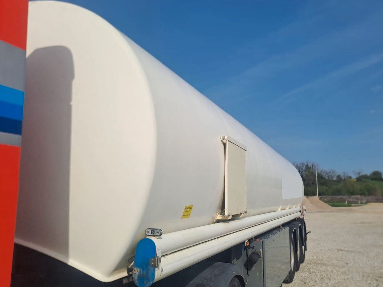 Schrader ADR, Treibstoff Diesel/Benzin, 4 Kammern, Sening Schrader ADR, Treibstoff Diesel/Benzin, 4 Kammern, Sening - Semi-remorque citerne: photos 2 Schrader ADR, Treibstoff Diesel/Benzin, 4 Kammern, Sening Schrader ADR, Treibstoff Diesel/Benzin, 4 Kammern, Sening - Semi-remorque citerne: photos 2