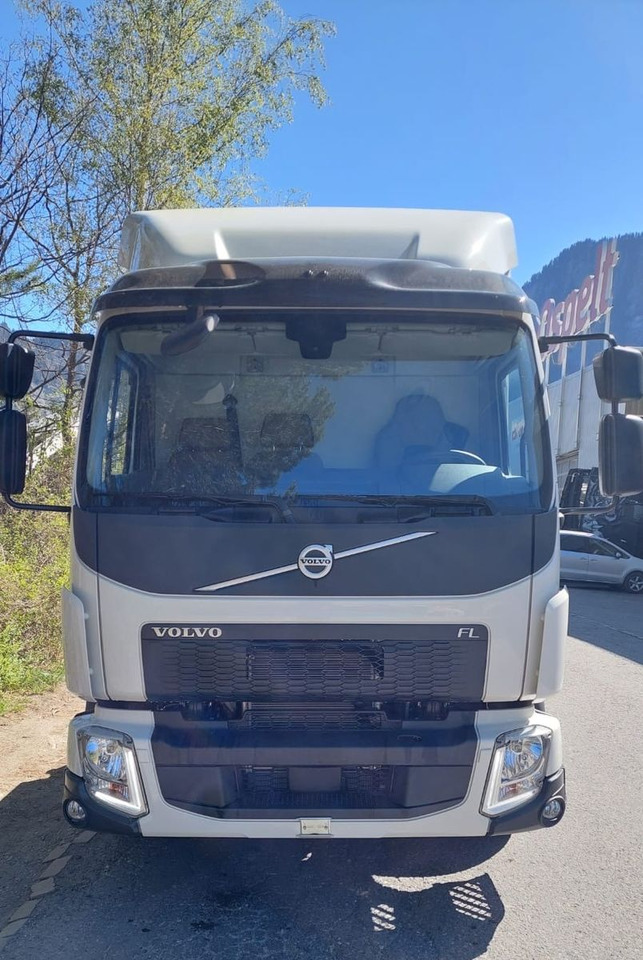 Volvo FL280 4x2, E6, Wohnwagen + 2 Pferdeplaetze Volvo FL280 4x2, E6, 7.40m Chassis, Fahrgestell - Camion chevaux: photos 2 Volvo FL280 4x2, E6, Wohnwagen + 2 Pferdeplaetze Volvo FL280 4x2, E6, 7.40m Chassis, Fahrgestell - Camion chevaux: photos 2